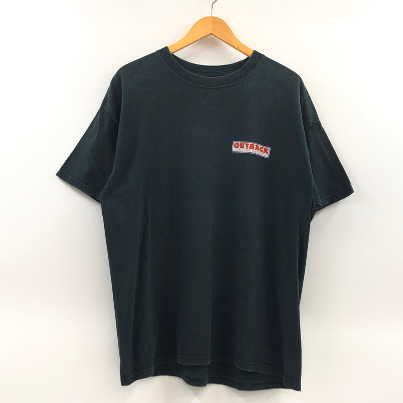 【現状渡し品】【メンズ】 HANES BEEFY ヘインズ ビーフィー "OUTBACK STEAKHOUSE" PRINT S/S TEE プリント 半袖Tシャツ トップス 146-260805-hn-14-fur サイズ：XL カラー：ブラック 万代Net店