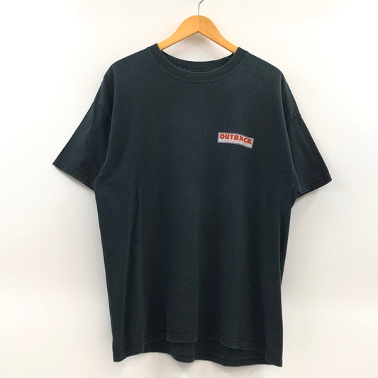 【現状渡し品】【メンズ】 HANES BEEFY ヘインズ ビーフィー "OUTBACK STEAKHOUSE" PRINT S/S TEE プリント 半袖Tシャツ トップス 146-260805-hn-14-fur サイズ：XL カラー：ブラック 万代Net店