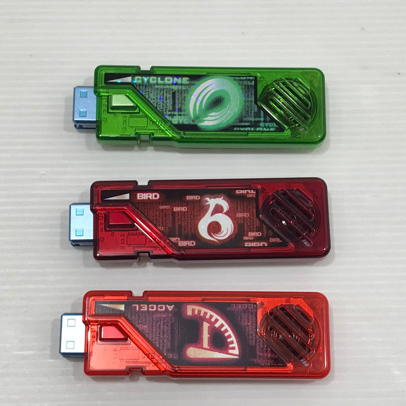 【中古品】 CSM T2ガイアメモリver.2 AtoG 仮面ライダーW FOREVER AtoZ/運命のガイアメモリ 開封済み 動作確認済み 電池欠品 042-261023-ti-08-tagh 万代Net店
