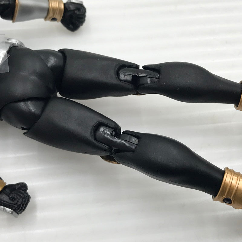 【中古品】 バンダイ S.H.Figuarts 真骨彫製法 仮面ライダークウガ タイタンフォーム 開封済み 042-260730-ti-04-tagh 万代Net店