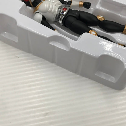 【中古美品】 バンダイ S.H.Figuarts 真骨彫製法 仮面ライダークウガ グローイングフォーム 開封済み 042-260730-ti-07-tagh 万代Net店
