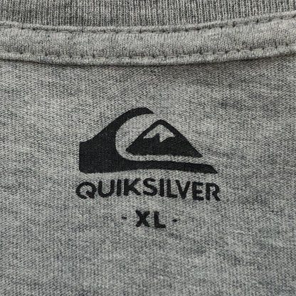 【現状渡し品】【メンズ】 Quiksilver クイックシルバー 半袖Tシャツ トップス 144-251211-hn-06-fur サイズ：XL カラー：グレー 万代Net店