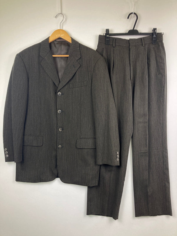 【中古品】【メンズ】 BASIC UOMO COLLECTION ベーシック ウオモ コレクション STRIPE WOOL SETUP SUIT 163-1021-55 ストライプウールセットアップスーツ アウター 147-260826-YS-06-hon サイズ：(90-76-170) パンツ(YA5) カラー：ダークブラウン 万代Net店