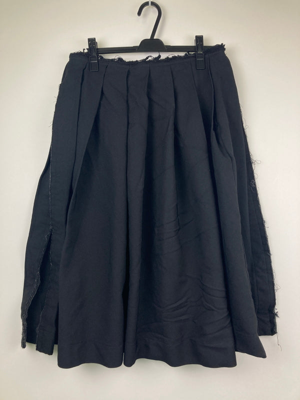 【中古品】【レディース】 COMME des GARCONS コムデギャルソン POLYESTER CRINKLE CUT OFF SIDE SLIT SKIRT GC-S011 ポリ縮絨断ち切りサイドスリットスカート ボトムス 260826-YS-10-hon サイズ：S カラー：ブラック 万代Net店