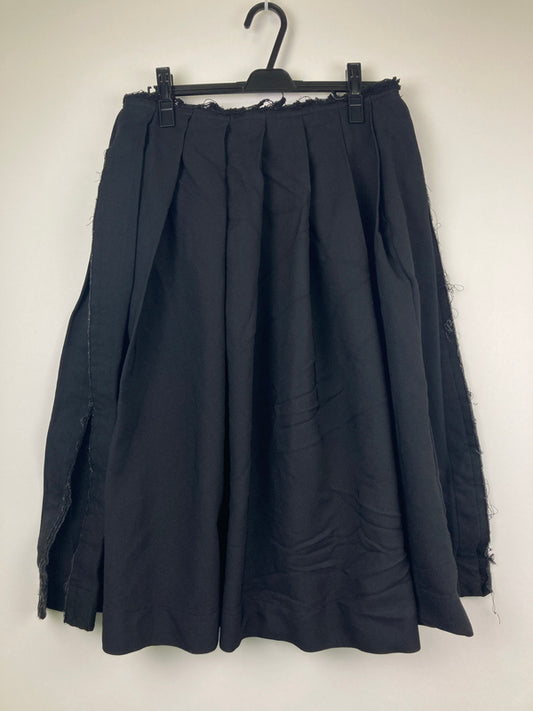 【中古品】【レディース】 COMME des GARCONS コムデギャルソン POLYESTER CRINKLE CUT OFF SIDE SLIT SKIRT GC-S011 ポリ縮絨断ち切りサイドスリットスカート ボトムス 260826-YS-10-hon サイズ：S カラー：ブラック 万代Net店