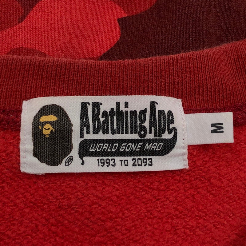 【中古品】【メンズ】 A BATHING APE アベイシングエイプ COLOR CAMO EMBROIDERY SHARK CREWNECK カラーカモ エンブロイダリー シャーク クルーネック スウェット トレーナー トップス 142-251215-hn-06-fur サイズ：M カラー：レッド系/カモフラージュ 万代Net店
