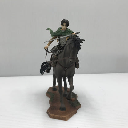 【中古品】 一番くじ 進撃の巨人 ～壁外調査女型捕縛作戦～ B賞 リヴァイ騎馬フィギュア 本体のみ キズ・汚れあり 052-260804-ti-11-tagh 万代Net店