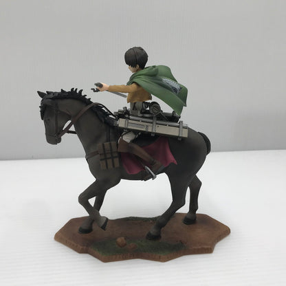 【中古品】 一番くじ 進撃の巨人 ～壁外調査女型捕縛作戦～ B賞 リヴァイ騎馬フィギュア 本体のみ キズ・汚れあり 052-260804-ti-11-tagh 万代Net店