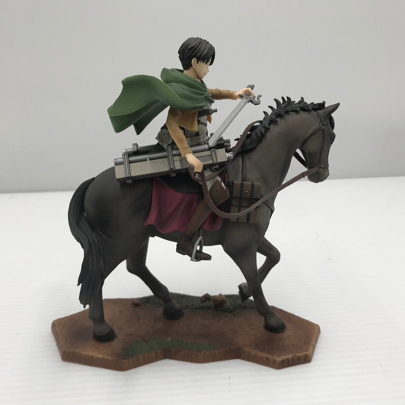 【中古品】 一番くじ 進撃の巨人 ～壁外調査女型捕縛作戦～ B賞 リヴァイ騎馬フィギュア 本体のみ キズ・汚れあり 052-260804-ti-11-tagh 万代Net店