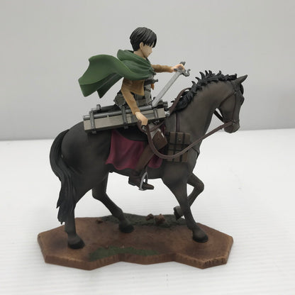 【中古品】 一番くじ 進撃の巨人 ～壁外調査女型捕縛作戦～ B賞 リヴァイ騎馬フィギュア 本体のみ キズ・汚れあり 052-260804-ti-11-tagh 万代Net店