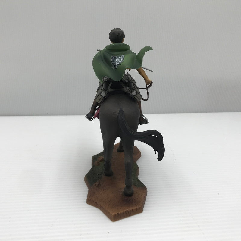 【中古品】 一番くじ 進撃の巨人 ～壁外調査女型捕縛作戦～ B賞 リヴァイ騎馬フィギュア 本体のみ キズ・汚れあり 052-260804-ti-11-tagh 万代Net店