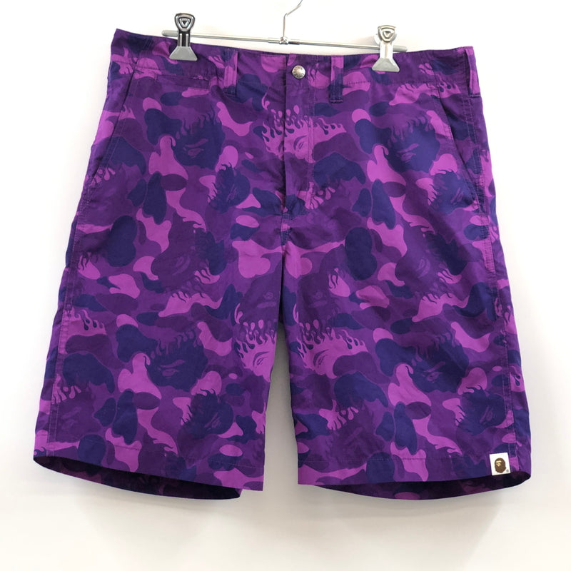 【中古品】【メンズ】 A BATHING APE アベイシングエイプ FIRE CAMO HALF PANTS ファイヤーカモ ハーフパンツ ボトムス 153-260815-hn-05-fur サイズ：M カラー：パープル/カモフラージュ 万代Net店