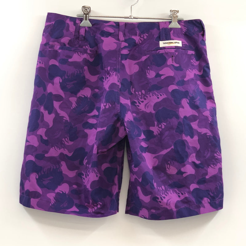【中古品】【メンズ】 A BATHING APE アベイシングエイプ FIRE CAMO HALF PANTS ファイヤーカモ ハーフパンツ ボトムス 153-260815-hn-05-fur サイズ：M カラー：パープル/カモフラージュ 万代Net店