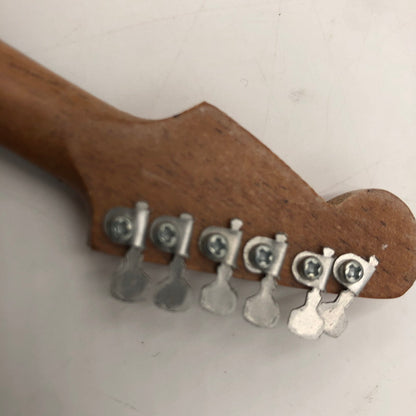 【中古品】 ビートルズ　ジョージ・ハリスン　フェンダー　ロッキー　ストラトキャスター　オフィシャル　ミニギター　レプリカ　1/4スケール　公式グッズ 055-251103-ns-4-tei 万代Net店