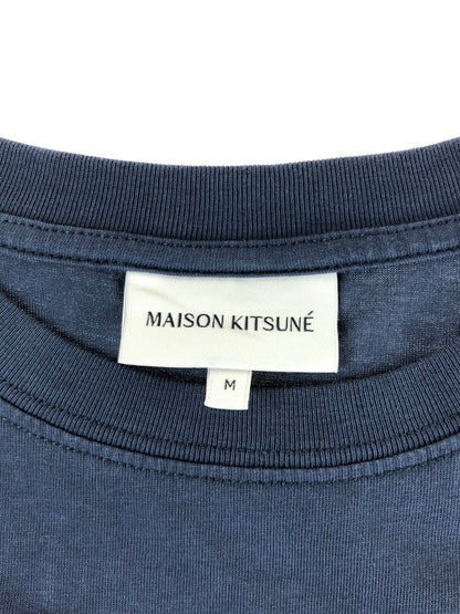 【中古品】【メンズ】 MAISON KITSUNE メゾンキツネ MM00125KJ0008 SPEEDY FOX PATCH COMFORT TEE SHIRT スピーディー フォックス パッチ コンフォート Tシャツ  半袖Tシャツ 140-240812-na-1-tag サイズ：M カラー：ネイビー 万代Net店