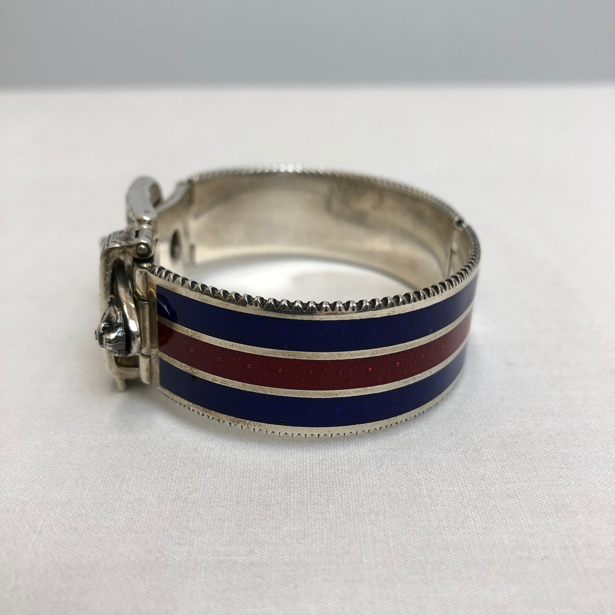 【中古品】【メンズ/レディース】 GUCCI グッチ ベルト装飾バングル  182-231116-182-231116-hs-2-tom-tom カラー：レッド ブルー シルバー 万代Net店