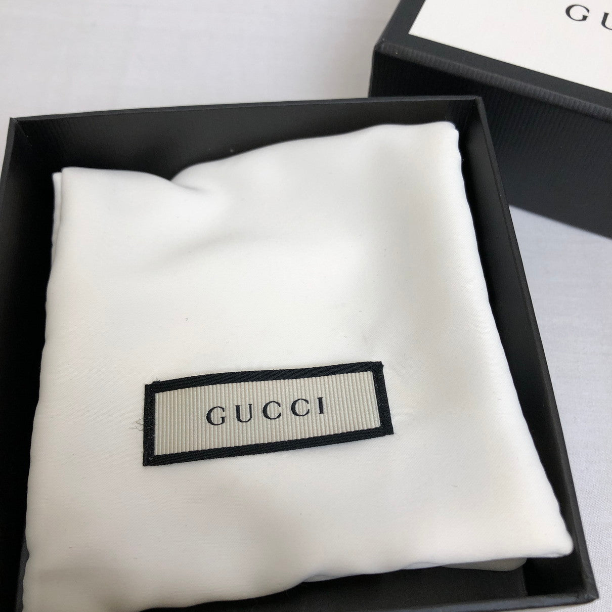 【中古品】【メンズ/レディース】 GUCCI グッチ ベルト装飾バングル  182-231116-182-231116-hs-2-tom-tom カラー：レッド ブルー シルバー 万代Net店