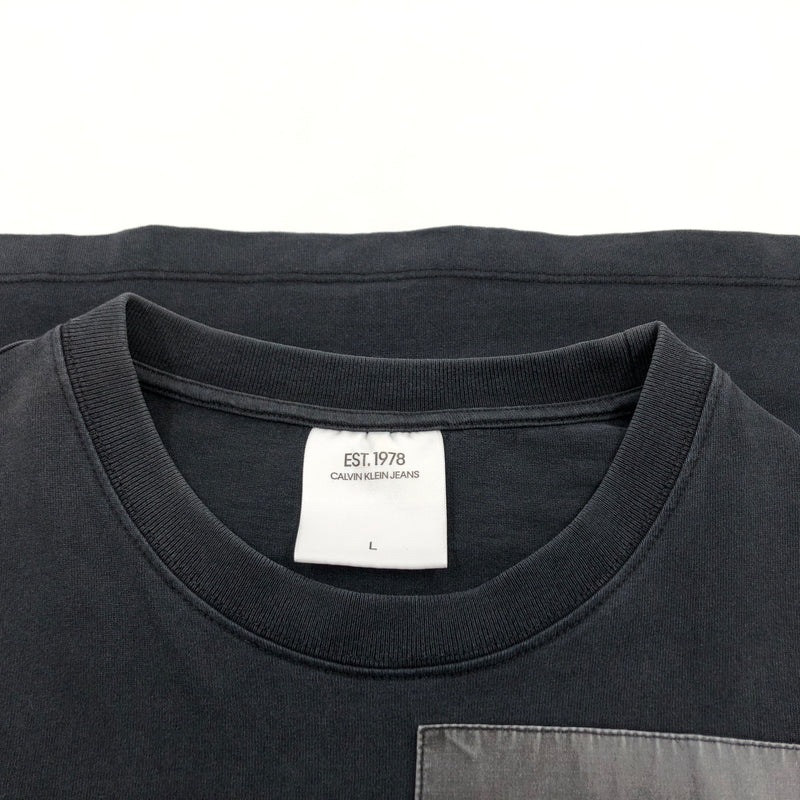 【中古品】【メンズ】 CALVIN KLEIN JEANS カルバンクライン ジーンズ MOON LANDING S/S TEE J900216 ムーンランディング 半袖Tシャツ トップス 141-260613-hn-11-fur サイズ：L カラー：ブラック 万代Net店