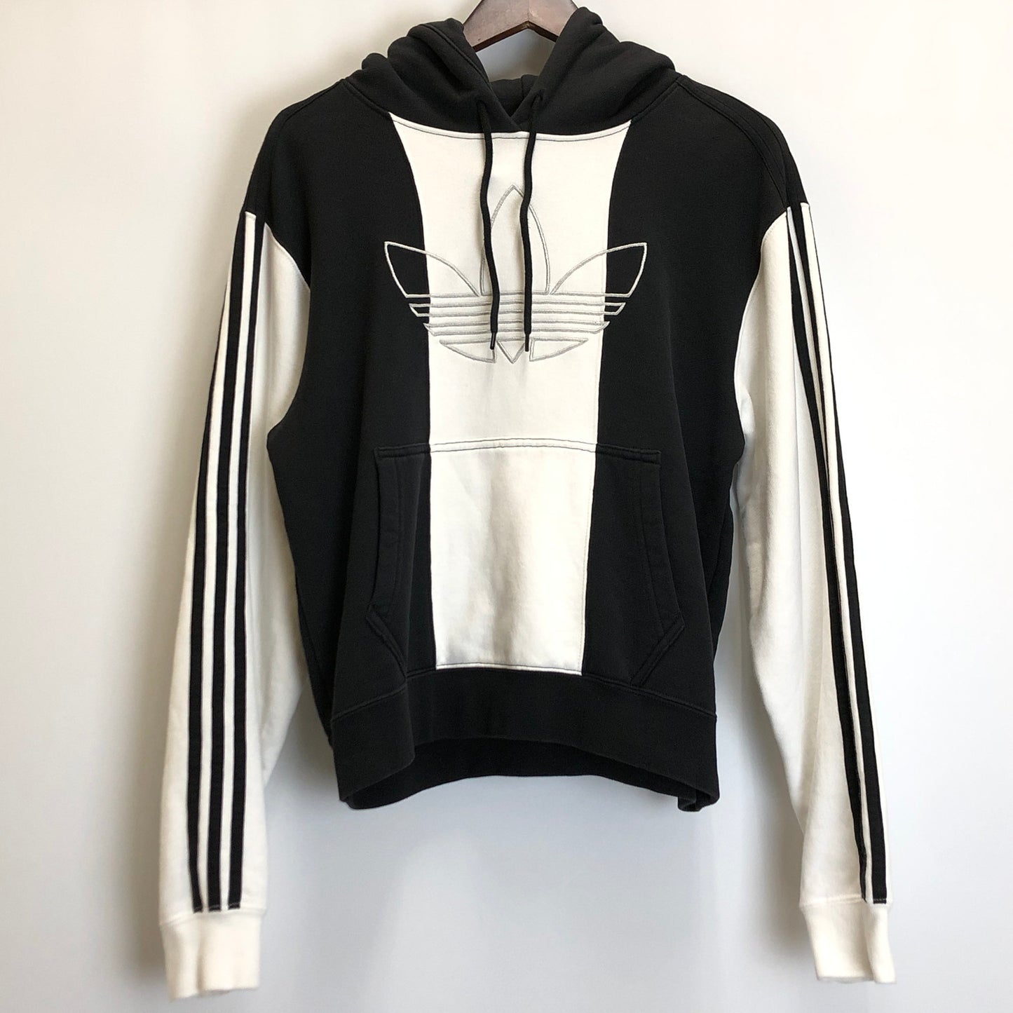 【中古品】【メンズ】 adidas アディダス adidas 刺繍ロゴ ビッグロゴ パーカー 147-240418-wy-10-tom サイズ：M カラー：ブラック 万代Net店