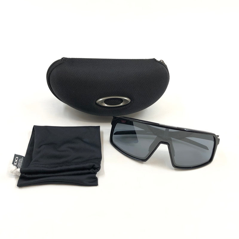 【中古品】【メンズ/レディース】 OAKLEY オークリー SUTRO 9406-0137 スートロ サングラス アイウェア 203-251019-hn-08-fur サイズ：140 カラー：ブラック系 万代Net店