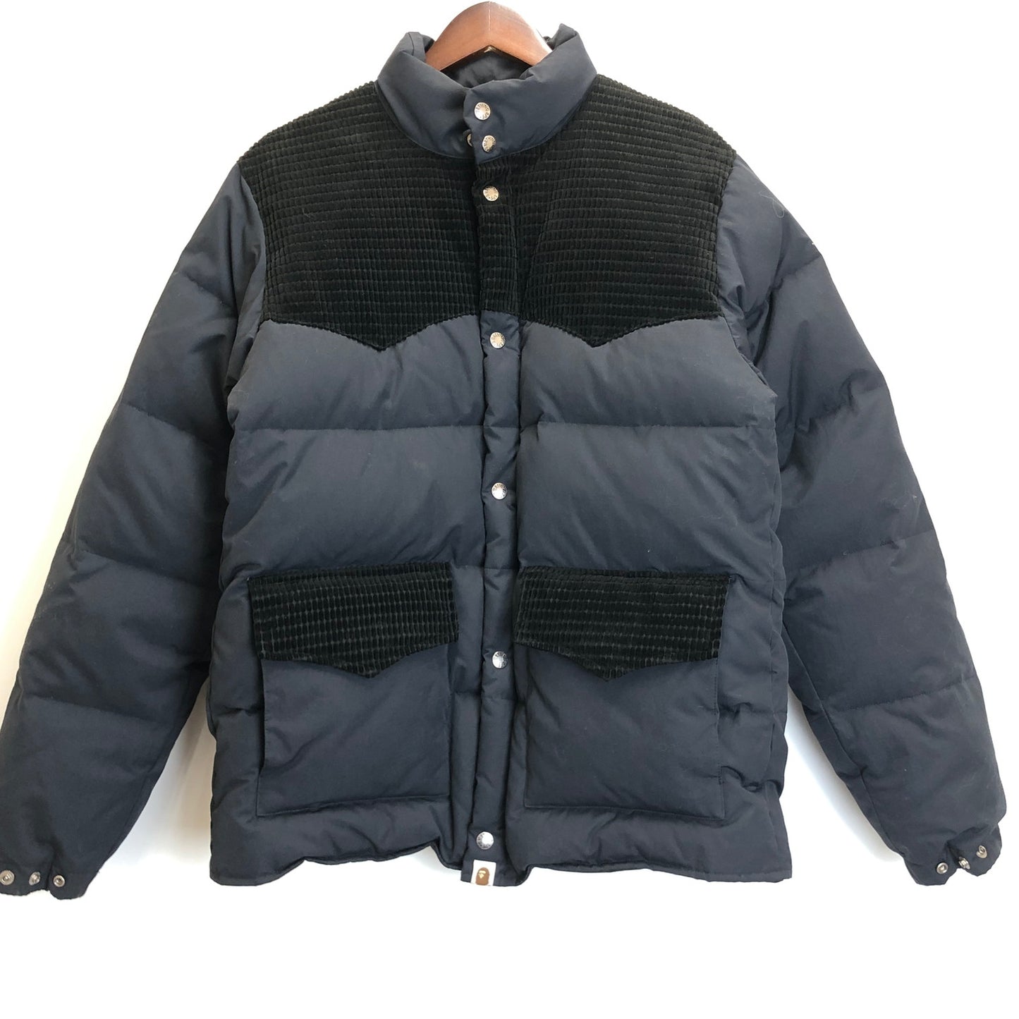 【中古品】【メンズ】 A BATHING APE アベイシングエイプ ELBOW PATCH SWITCHING WESTERN DOWN JACKET エルボー パッチ スイッチング ウエスタン ダウン ジャケット アウター 142-260624-cs-19-izu サイズ：L カラー：ブラック 万代Net店