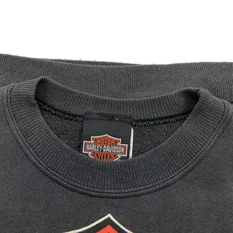【現状渡し品】【キッズ】 HARLEY-DAVIDSON ハーレーダビッドソン × HANES BODY ヘインズボディ 90S EMBLEM SWEATSHIRT スウェットシャツ トレーナー トップス 146-260621-hn-07-fur サイズ：L(14-16) カラー：ブラック系 万代Net店