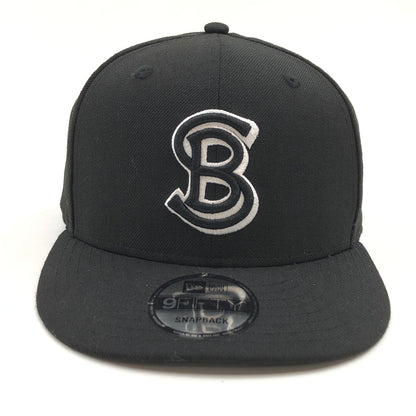 【中古品】【メンズ/レディース】 NEWERA ニューエラ × SCHOTT ショット 9FIFTY SNAPBACK BB CAP スナップバック ベースボールキャップ 帽子 185-260914-hn-06-fur サイズ：フリーサイズ カラー：ブラック 万代Net店