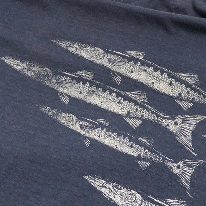 【現状渡し品】【メンズ】 SIGNAL シグナル × FLUID VISIONS フルイド・ヴィジョンズ 80S FISH PRINT L/S TEE フィッシュプリント 長袖Tシャツ トップス 146-260627-hn-04-fur サイズ：XL カラー：ネイビー 万代Net店