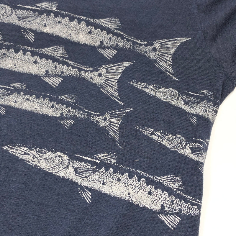 【現状渡し品】【メンズ】 SIGNAL シグナル × FLUID VISIONS フルイド・ヴィジョンズ 80S FISH PRINT L/S TEE フィッシュプリント 長袖Tシャツ トップス 146-260627-hn-04-fur サイズ：XL カラー：ネイビー 万代Net店