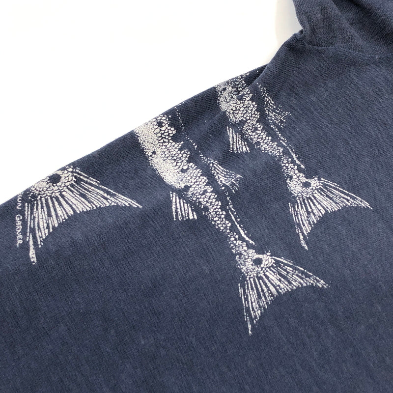 【現状渡し品】【メンズ】 SIGNAL シグナル × FLUID VISIONS フルイド・ヴィジョンズ 80S FISH PRINT L/S TEE フィッシュプリント 長袖Tシャツ トップス 146-260627-hn-04-fur サイズ：XL カラー：ネイビー 万代Net店