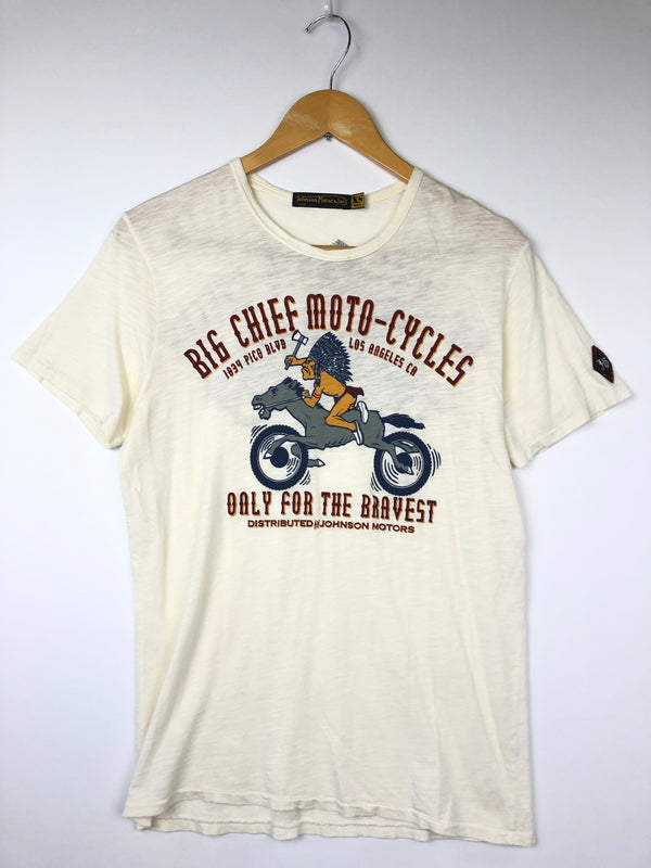 【中古品】【メンズ】 JOHNSON MOTORS ジョンソンモータース Big Chief Moto-Cycles T-Shirt - ビッグチーフ モトサイクルズ Tシャツ トップス 145-260820-YS-13-hon サイズ：XS カラー：ホワイト 万代Net店