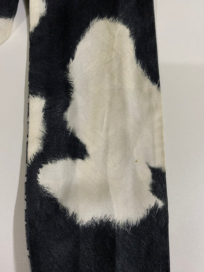 【中古品】【メンズ/レディース】 【中古】【メンズ/レディース】 BURBERRY バーバリー MONOGRAM&COW PRINT REVERSIBLE SILK SKINNY SCARF 183-240320-jt-09-min サイズ：全長154cm/幅8cm カラー：ブラック /グレー系/牛柄 万代Net店