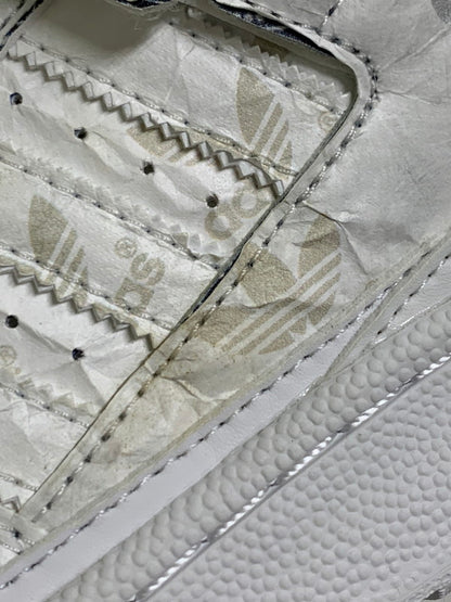 【中古品】【メンズ】 ATMOS×ADIDAS ORIGINALS アトモス アディダス オリジナルス FORUM LOW G55615 スニーカー 靴 シューズ 161-260730-hu-03-min サイズ：25.5 カラー：ホワイト 万代Net店