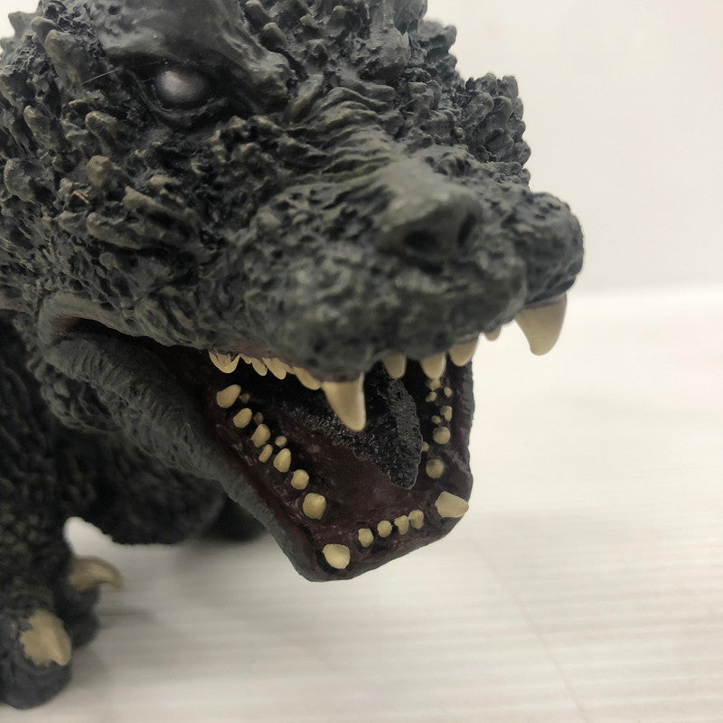 【中古品】 デフォリアル ゴジラ(2001) 発光Ver. 完成品フィギュア 044-261025-ns-09-teih 万代Net店