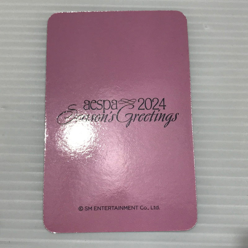 【中古美品】 （1）aespa ウィンター 2024 SEASON'S GREETINGS PHOTO PACK 本体のみ 白かけあり 084-260629-ti-02-tag 万代Net店