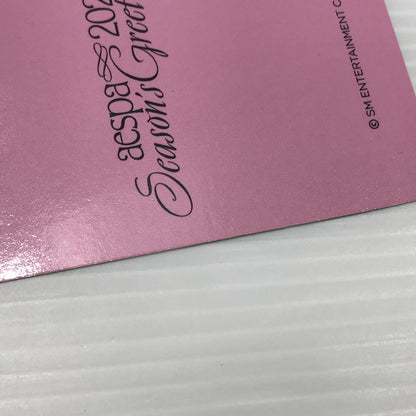 【中古美品】 （1）aespa ウィンター 2024 SEASON'S GREETINGS PHOTO PACK 本体のみ 白かけあり 084-260629-ti-02-tag 万代Net店