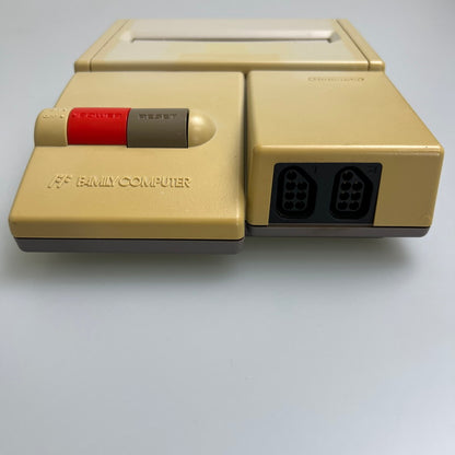 【中古品】 ニューファミコン (AV仕様ファミリーコンピュータ) NEWファミコン 023-251129-SH-03-min 万代Net店