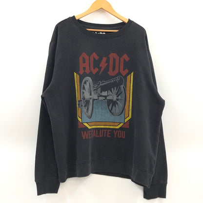 【現状渡し品】【メンズ】 ACDC エーシーディーシー "WE SALUTE YOU" PRINT SWEATSHIRT プリント スウェットシャツ トレーナー トップス 146-260713-hn-02-fur サイズ：XL カラー：ブラック 万代Net店