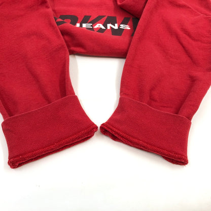 【現状渡し品】【メンズ】 DKNY JEANS ディーケーエヌワイ ジーンズ PRINT LOGO L/S SWEAT プリントロゴ 長袖 スウェット トレーナー トップス 146-260713-hn-05-fur サイズ：S カラー：レッド 万代Net店