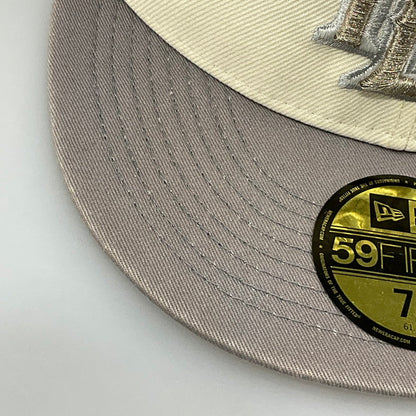 【中古品】【メンズ】 NEW ERA ニューエラ 59FIFTY ミルウォーキー・ブルワーズ CHROME ANNIVERSARY キャップ 185-260421-SS-07-iwa サイズ：7 3/4 カラー：グレー ホワイト 万代Net店