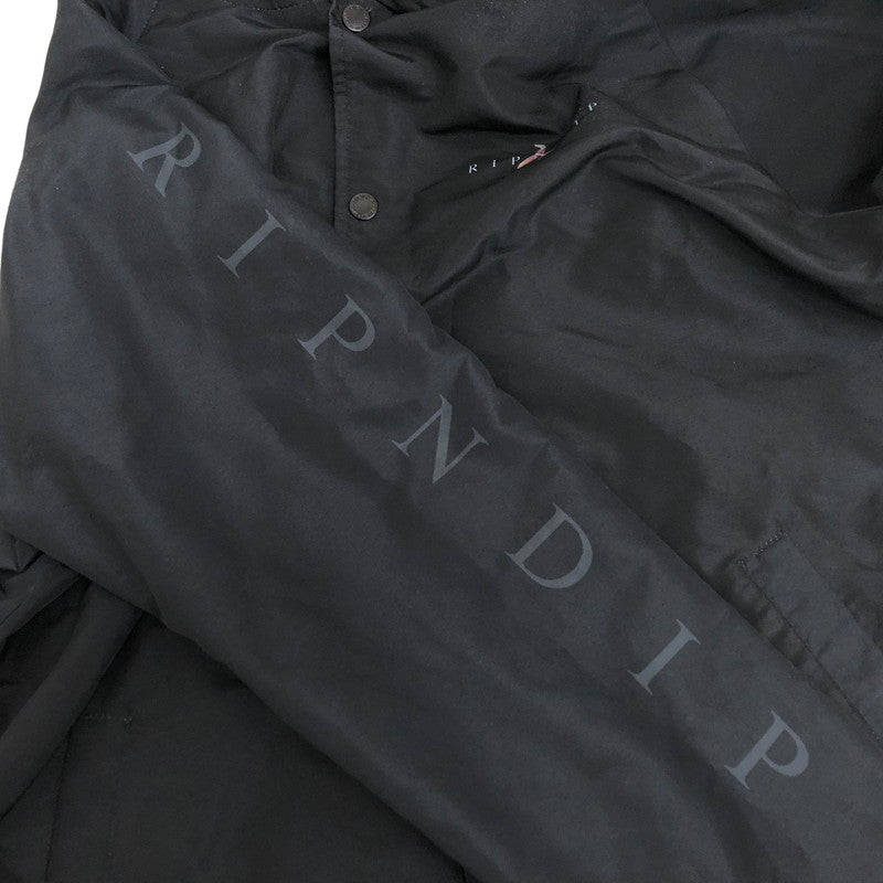 【現状渡し品】【メンズ】 RIPNDIP リップンディップ Mother Fish Baby Hooded Coach Jacket コーチジャケット アウター ストリート系 142-250827-rs-04-fur サイズ：M カラー：ブラック 万代Net店