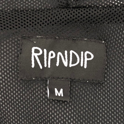 【現状渡し品】【メンズ】 RIPNDIP リップンディップ Mother Fish Baby Hooded Coach Jacket コーチジャケット アウター ストリート系 142-250827-rs-04-fur サイズ：M カラー：ブラック 万代Net店