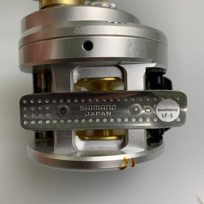 【現状渡し品】 SHIMANO シマノ １３カルカッタ 801F 釣具 ベイトリール 134-260722-AS-5-min 万代Net店