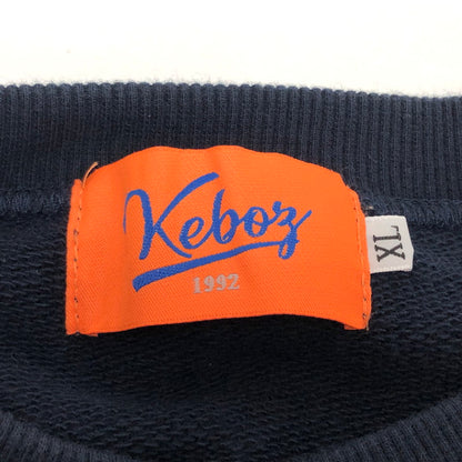 【中古品】【メンズ】 KEBOZ ケボズ FRONT LOGO CREWNECK SWEATSHIRT スウェット トレーナー 長袖 トップス 142-260507-rs-05-fur サイズ：XL カラー：ネイビー 万代Net店