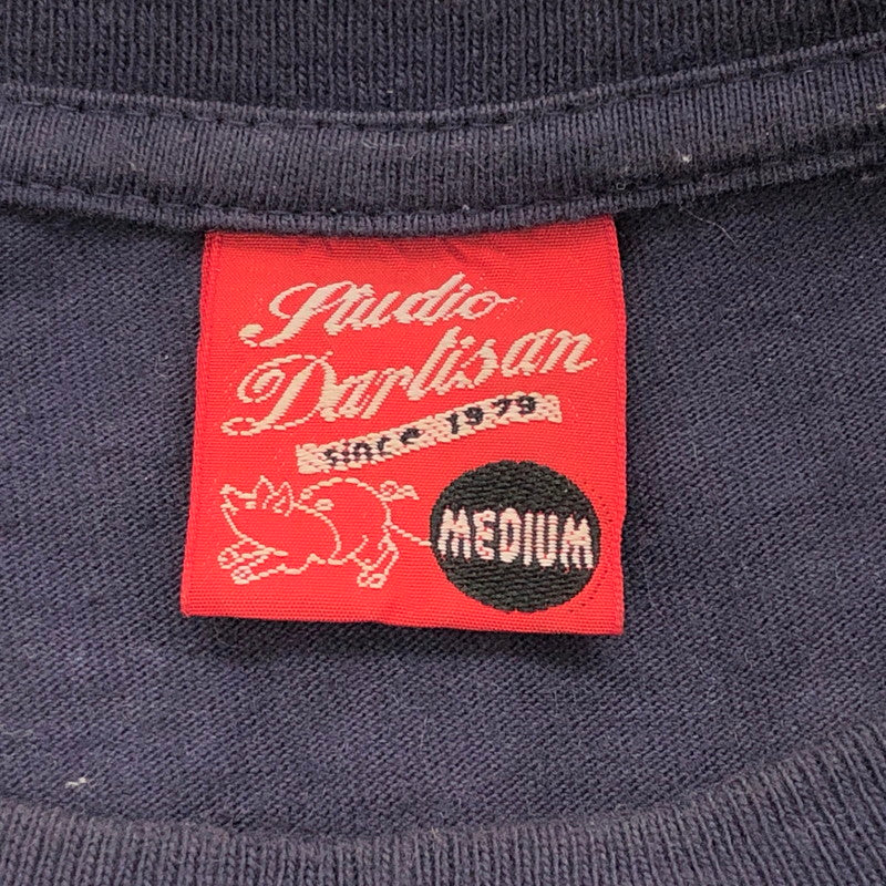 【現状渡し品】【メンズ】 STUDIO D’ARTISAN ステュディオダルチザン × PEANUTS S/S TEE プリント Tシャツ 半袖 トップス アメカジ系 145-250529-rs-01-fur サイズ：M カラー：ネイビー 万代Net店