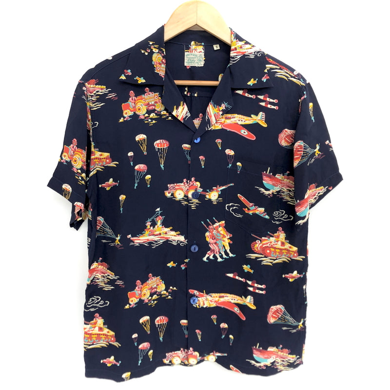 【中古品】【メンズ】 SUN SURF サンサーフ TURN INTO THE WAR SS37576 ターン・イントゥ・ザ・ウォー ハワイアンシャツ 半袖 トップス 総柄 東洋エンタープライズ 145-260727-rs-09-fur サイズ：S カラー：ネイビー 万代Net店