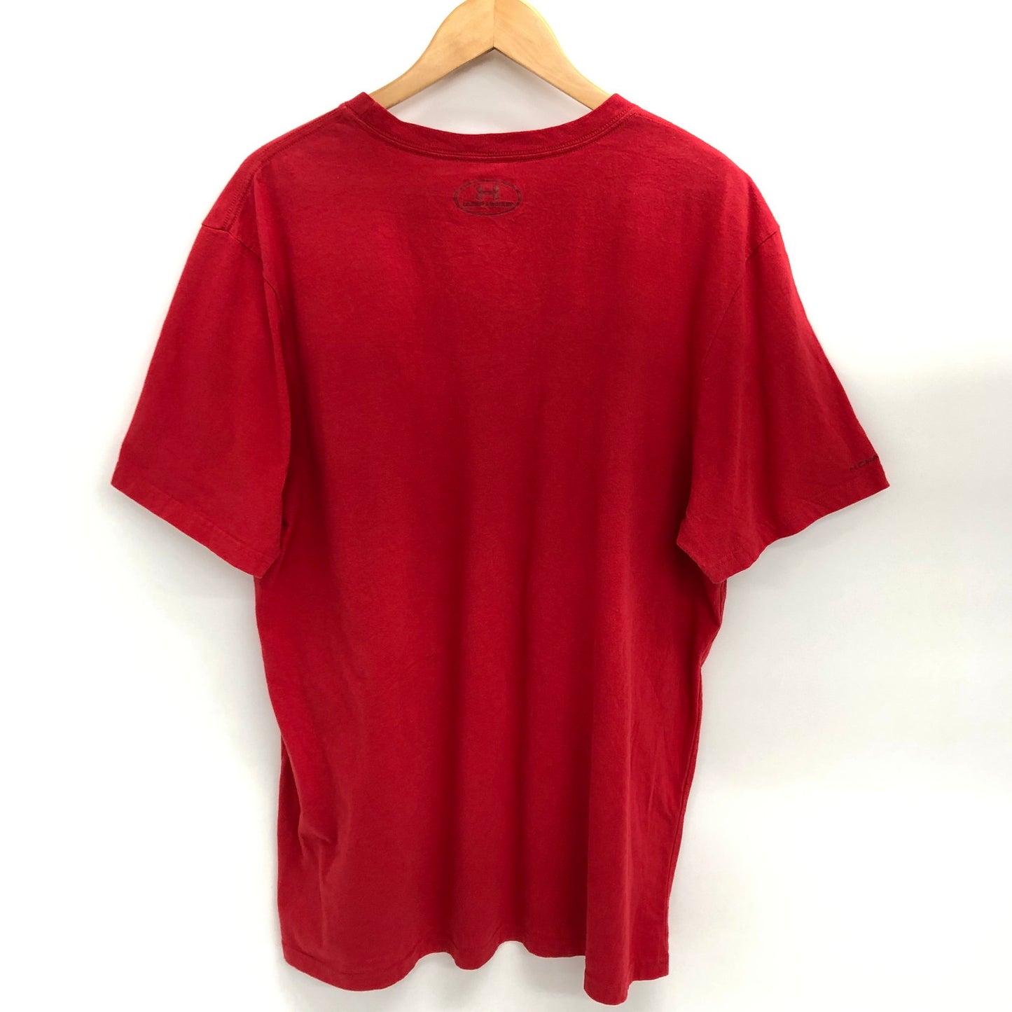【現状渡し品】【メンズ】 UNDER ARMOUR アンダーアーマー S/S TEE 半袖 Tシャツ トップス ヴィンテージ系 146-251203-yu-04-fur サイズ：XL カラー：レッド 万代Net店