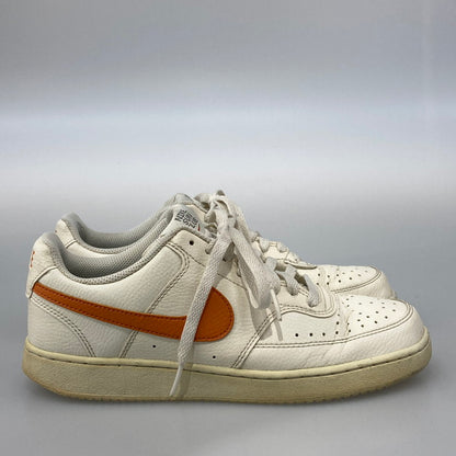 【中古品】【メンズ】 NIKE ナイキ DH2987-104 COURT VISION LO スニーカー 160-251028-WA-06-iwa サイズ：25.5 カラー：オフホワイト系 オレンジ 万代Net店