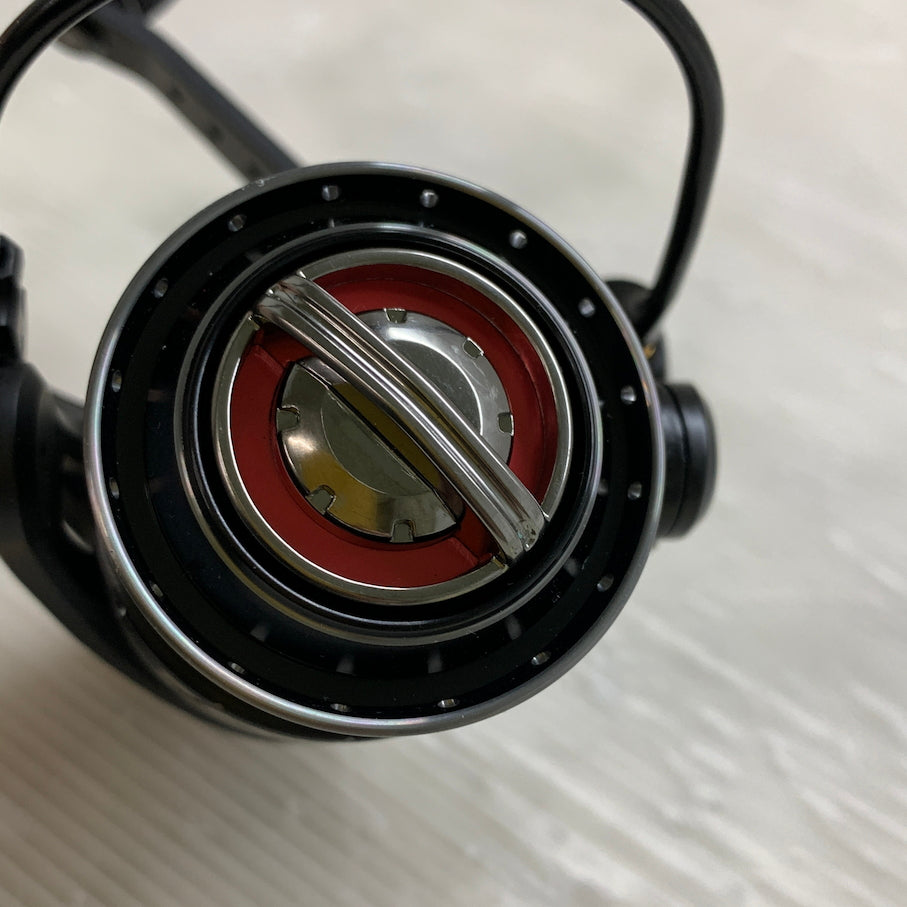 【現状渡し品】 アブガルシア ロキサーニ 2000SH 134-260424-MS-02-min 万代Net店