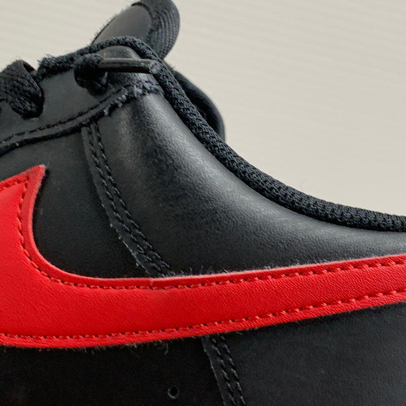 【中古品】【メンズ】 NIKE ナイキ FJ4146-002 AIR FORCE 1 LOW エア フォース 1 ロー スニーカー 靴 160-260720-kh-09-izu サイズ：26.5 カラー：BLACK/BLACK/UNIVERSITY RED 万代Net店